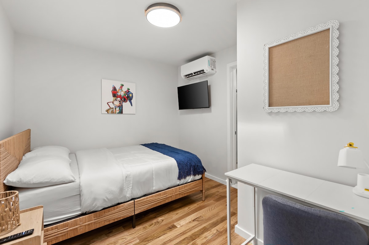 The Blue Room — furnished room with private bathroom, Bushwick