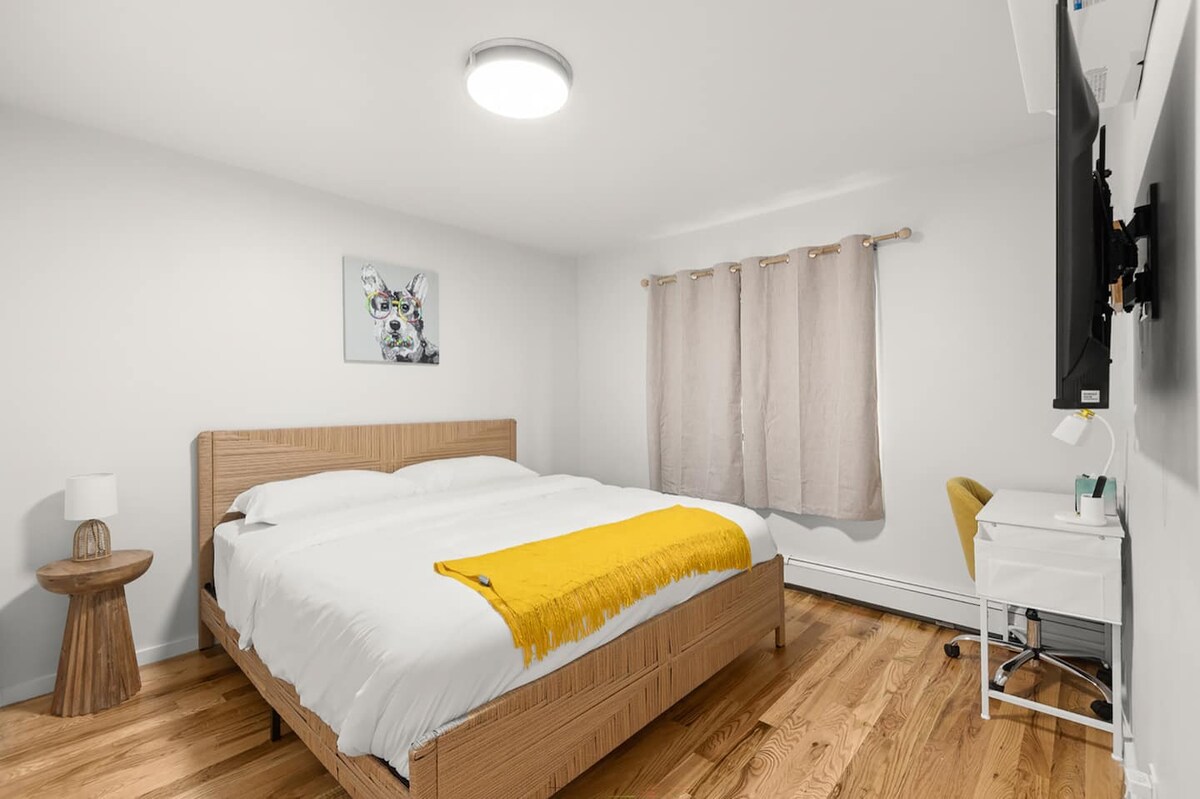 The Yellow Room — furnished room with private bathroom, Bushwick
